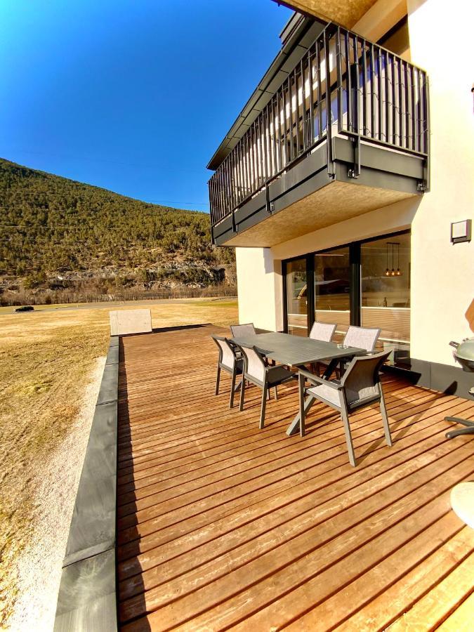 Deluxefort Fuer 10 Gaeste Mit Eigenem Whirlpool Und Fasssauna Imst Buitenkant foto